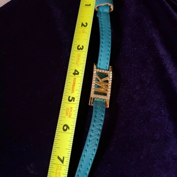 Michael Kors Double Wrap Rhinestone on gold ✨️ bracelet! Pristine Condition! - Picture 6 of 10